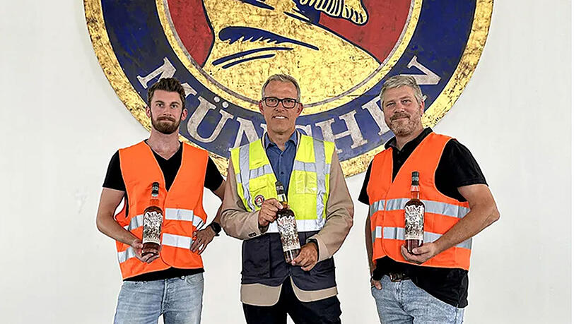 Benedikt Igler (Destillateur Lantenhammer), Christian Dahncke (Erster Braumeister Paulaner) und Tobias Maier (Geschäftsführer und Brennmeister Lantenhammer) haben für diese Spirituose zusammengearbeitet.