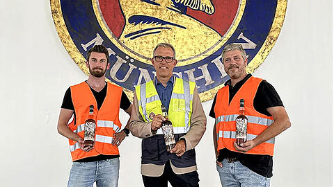 Benedikt Igler (Destillateur Lantenhammer), Christian Dahncke (Erster Braumeister Paulaner) und Tobias Maier (Geschäftsführer und Brennmeister Lantenhammer) haben für diese Spirituose zusammengearbeitet.