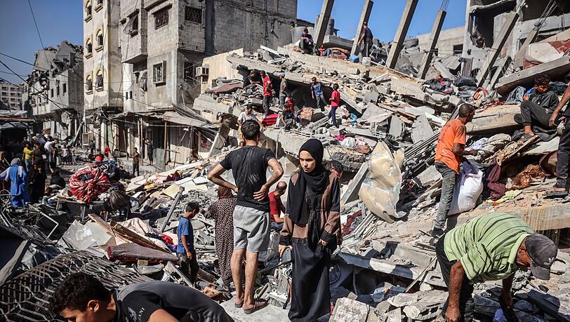 Bei israelischen Angriffen im Gazastreifen starben nach Angaben aus medizinischen Kreisen mindestens 50 Menschen.
