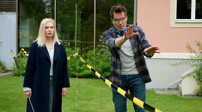 Der titelgebende Rosenkrieg zwischen Susanne (Susanna Simon) und Oliver (Tim Bergmann) nimmt immer absurdere Z&uuml;ge an.