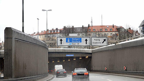 Wegen zweier Auffahrunfälle war der Trappentreutunnel am Dienstagmorgen teils gesperrt. Wegen zweier Auffahrunfälle war der Trappentreutunnel am Dienstagmorgen teils gesperrt.