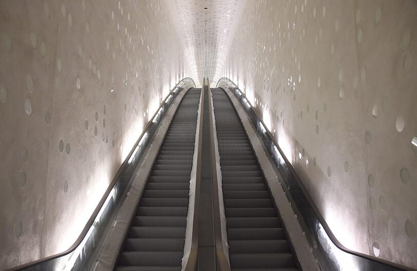 8.) Die Rolltreppe heißt offiziell eigentlich Fahrtreppe.
