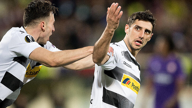 Der gesperrte Lars Stindl (rechts) fehlt am Samstag im Auswärtsspiel beim FC Bayern, für ihn könnte Josip Drmic (links) in die Gladbacher Startelf rücken. Der gesperrte Lars Stindl (rechts) fehlt am Samstag im Auswärtsspiel beim FC Bayern, für ihn könnte Josip Drmic (links) in die Gladbacher Startelf rücken.