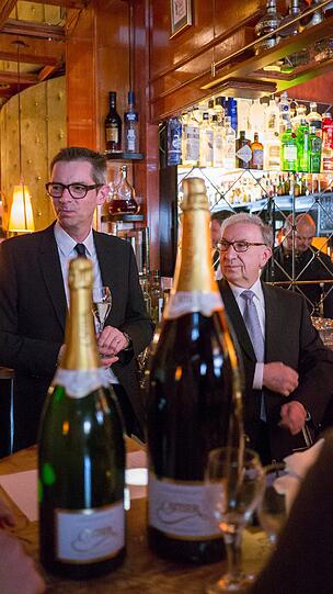 Die Jury hatte nur eine Bedingung gestellt: Das Getränk muss Champagner enthalten.