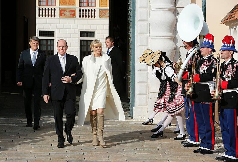 Fürst Albert und Charlene von Monaco präsentieren am Mittwoch ihre Zwillinge Gabriella und Jacques