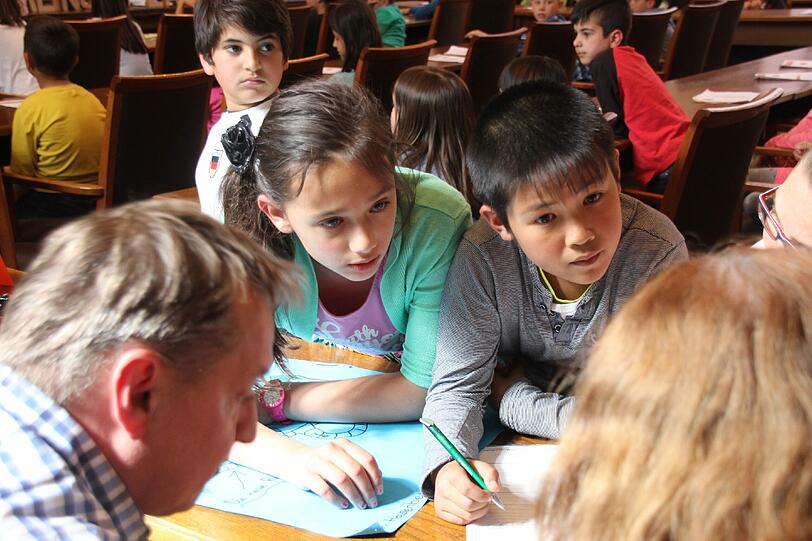 Beim 61. Kinder- und Jugendforum diskutieren Buben und Mädchen mit Vertretern aus Politik und Stadtverwaltung darüber, wie München kinderfreundlicher werden kann.