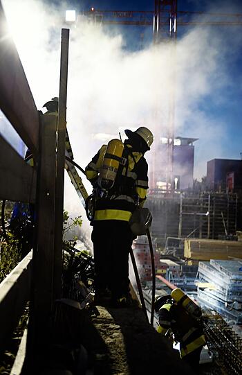Auf einer Baustelle in der Landsberger Straße ist ein Feuer ausgebrochen.