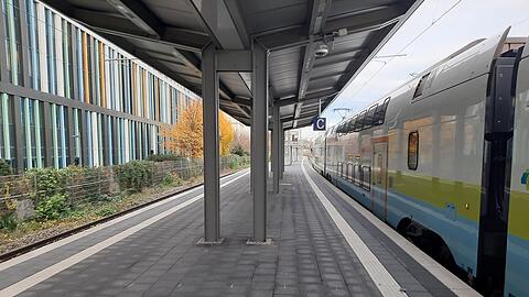 In diesem Bereich kletterte ein 23-Jähriger am Hauptbahnhof München auf einen abgestellten Zug.