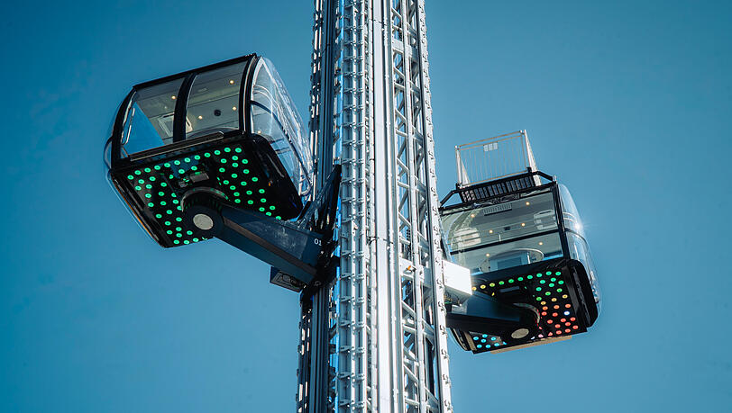 Die Gondeln des Skylift haben Bodenfenster und fahren 71 Meter in die Höhe. Die Gondeln des Skylift haben Bodenfenster und fahren 71 Meter in die Höhe.