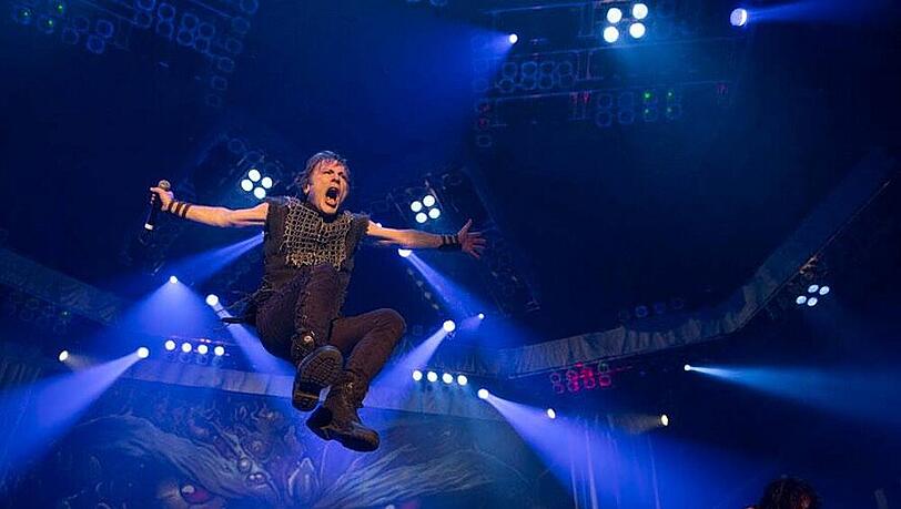 Auch im hohen Alter auf der Bühne nicht zu bremsen: Iron-Maiden-Frontmann Bruce Dickinson Auch im hohen Alter auf der Bühne nicht zu bremsen: Iron-Maiden-Frontmann Bruce Dickinson