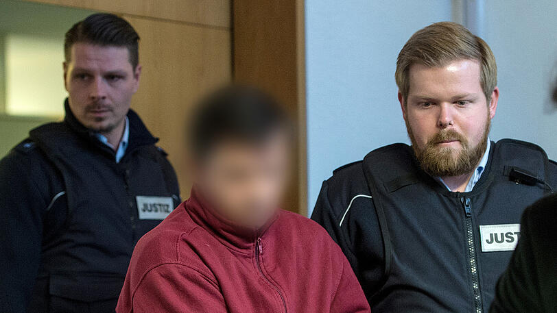 Der Verurteilte am Freitag im Sitzungssaal des Freiburger Landgerichtes.