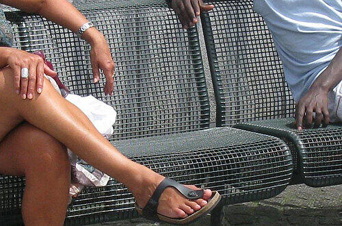 Wohlerzogene Frauen schlagen in arabischen Ländern ihre Beine nicht übereinander, Foto: J. Sawluk