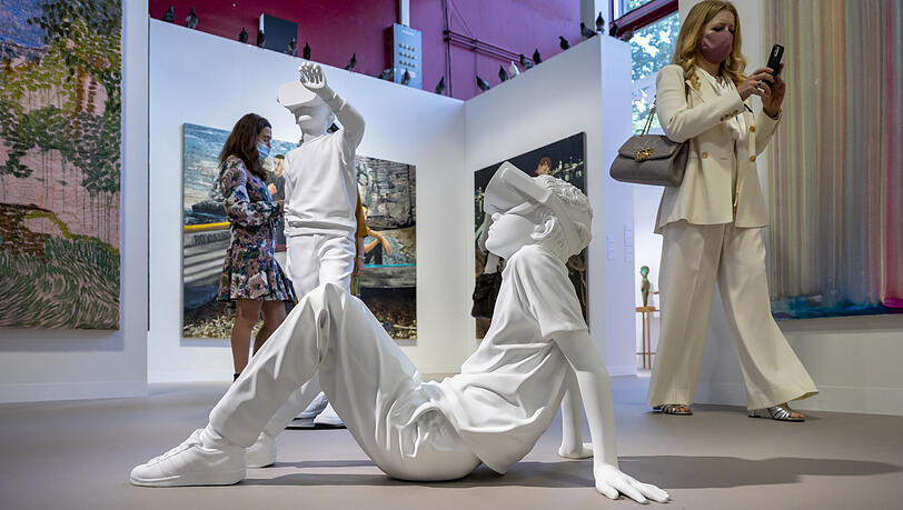 Das Duo Elmgreen und Dragset zeigt, wie wir (hoffentlich mal nicht) zusammen spielen. Das Duo Elmgreen und Dragset zeigt, wie wir (hoffentlich mal nicht) zusammen spielen.