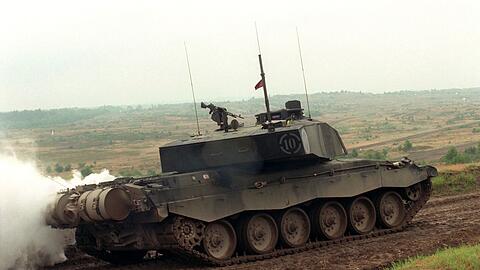 Der Kampfpanzer der britischen Streitkräfte vom Typ "Challenger 2" (Archivbild).