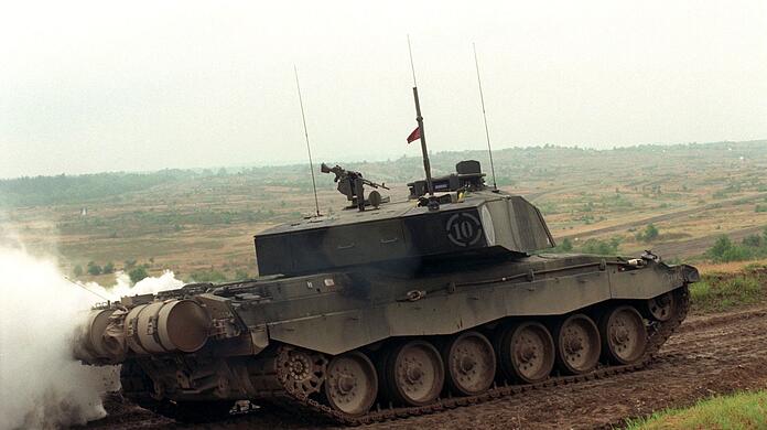 Der Kampfpanzer der britischen Streitkräfte vom Typ "Challenger 2" (Archivbild).