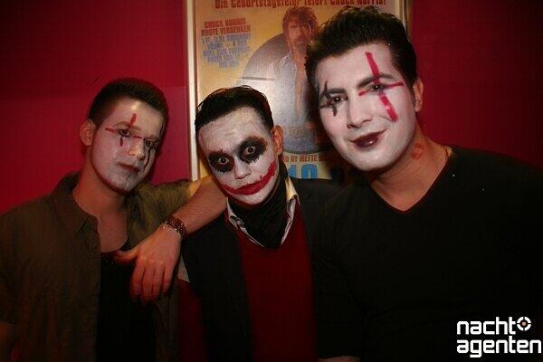 So heiß war der Fasching 2012 in den Münchner Clubs. Die Partybilder...