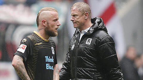 Torsten Fröhling (re.) und seine Löwen standen beim 0:3 gegen Union Berlin mächtig im Regen. Torsten Fröhling (re.) und seine Löwen standen beim 0:3 gegen Union Berlin mächtig im Regen.