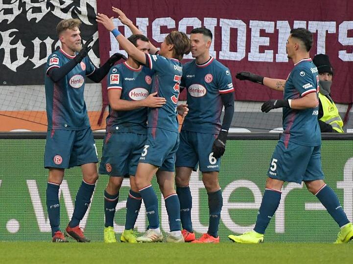 Düsseldorf gewinnt 2:1 in Augsburg.