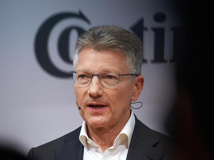 Continental-Chef Elmar Degenhart bei einer Pressekonferenz seines Unternehmens auf der IAA.