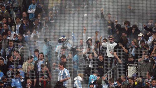 Dem Verein ein Dorn im Auge: Fans der Gruppierung Cosa Nostra. Dem Verein ein Dorn im Auge: Fans der Gruppierung Cosa Nostra.