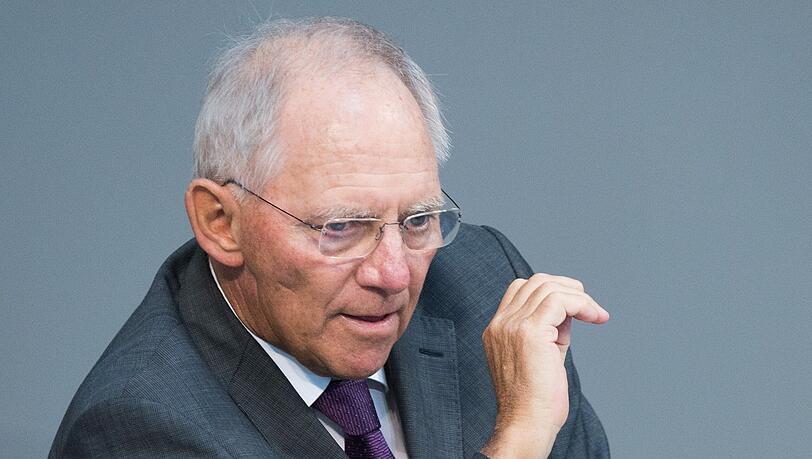 Laut Bundesfinanzminister Wolfgang Schäuble will die Bundesregierung die Steuerzahler bereits zum 1. Januar 2016 bei der «Kalten Progression» entlasten. Laut Bundesfinanzminister Wolfgang Schäuble will die Bundesregierung die Steuerzahler bereits zum 1. Januar 2016 bei der «Kalten Progression» entlasten.