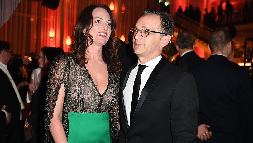 Heiko Maas liebt eine Schauspielerin. Seit 2016 ist der Außenminister mit der Schauspielerin Natalia Wörner liiert. Auch seine Ehe mit Frau Corinna, mit der er zwei Söhne hat, war zuvor geschieden worden. Heiko Maas liebt eine Schauspielerin. Seit 2016 ist der Außenminister mit der Schauspielerin Natalia Wörner liiert. Auch seine Ehe mit Frau Corinna, mit der er zwei Söhne hat, war zuvor geschieden worden.