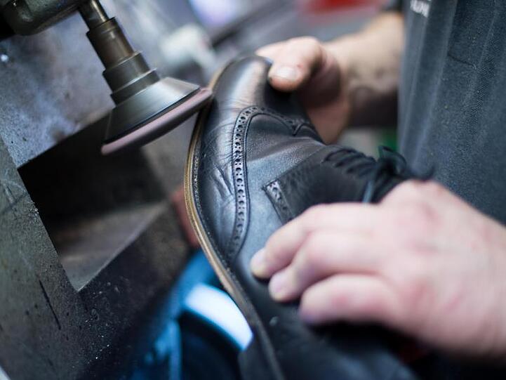 Wegen der geschlossenen Geschäfte sind bei vielen Schuhmachern so gut wie gar keine Aufträge reingekommen.