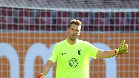 Augsburgs Torwart Andreas Luthe. Foto: Tobias Hase/dpa - Pool/dpa