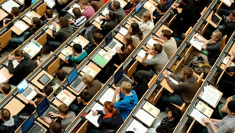 Ein H&ouml;rsaal der TU M&uuml;nchen. Die zwei M&uuml;nchner Universit&auml;ten bleiben offiziell exzellent und werden in den n&auml;chsten sieben Jahren weiter hohe F&ouml;rderung erhalten. (Symbolbild)