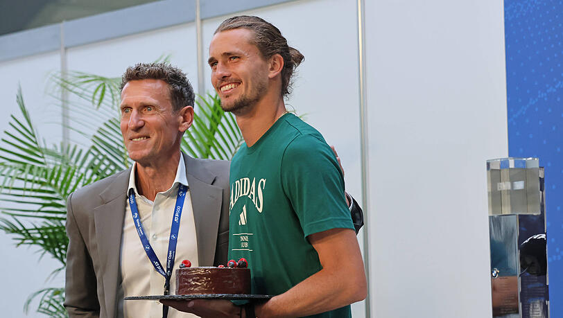 Der Turnierchef und der Titelverteidiger am Aumeister: K&uuml;hnen (l.) und Zverev.