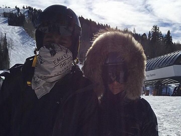 Kim Kardashian und ihre Ehemann Kanye West bei ihrem Ski-Trip