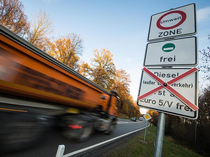 Fahrverbot für Dieselautos in Stuttgart: Die Kommunen bemängeln zu viel Bürokratie und fordern mehr Geld.