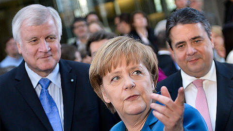 Die Parteivorsitzenden von CSU, CDU und SPD: Horst Seehofer (v.l.), Angela Merkel und Sigmar Gabriel.
