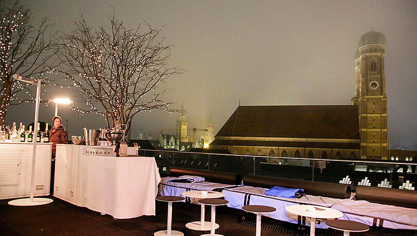 Der Ausblick von der neuen "Polar"-Bar im Bayerischen Hof. Der Ausblick von der neuen "Polar"-Bar im Bayerischen Hof.