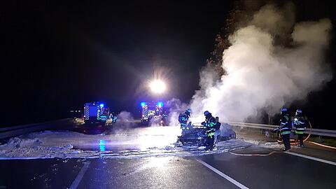 Für die Dauer des Einsatzes musste die komplette Fahrbahn Richtung München gesperrt werden.