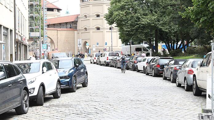 Parkplätze wie hier in der Westenriederstraße sind in München oft Mangelware (Symbolbild).