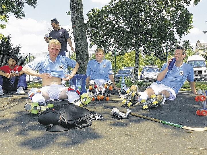 Roll- statt Fußballschuhe! Die Rollheockeyspieler Robert Klein, Nino Eisenbarth und Andreas druzovic (von links) treten mit dem TSV 1860 in der Regionalliga Süd an.