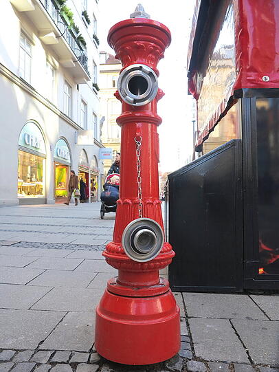 Jemand musste am Wochenende unbedingt das Innenleben des Hydranten erforschen. Ein Glück, dass alle Teile noch vorhanden sind...