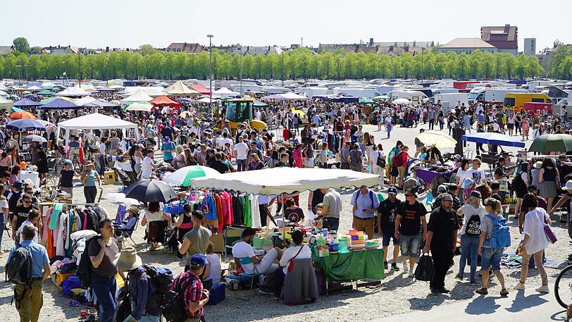 Von Ramsch bis Kult: Der Flohmarkt auf der Theresienwiese bietet für Jäger und Sammler eine große Auswahl.