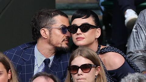 Orlando Bloom und Katy Perry tuschelten im Publikum viel miteinander und tauschten immer wieder Küsse aus.