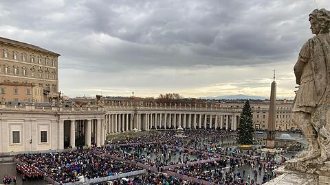 Papst Leo hat erstmals an Weihnachten den Segen "Urbi et Orbi" erteilt.