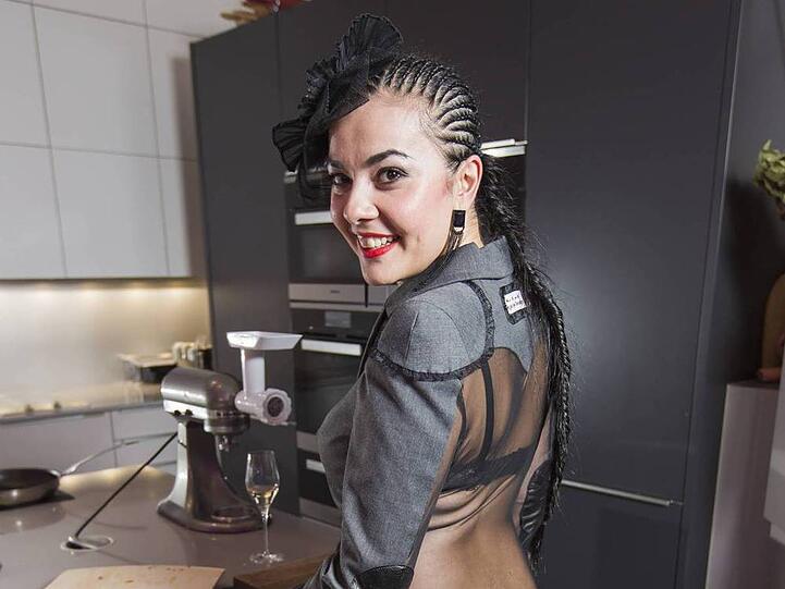 Hat es auch in der Küche drauf: Lady Bitch Ray
