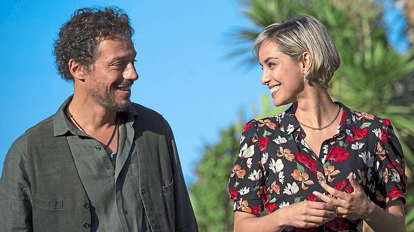 Paolo (Stefano Accorsi) startet ein Techtelmechtel mit seiner Cousine Isabella (Elena Cucci).