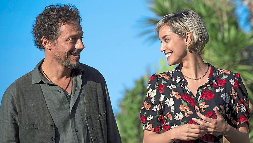 Paolo (Stefano Accorsi) startet ein Techtelmechtel mit seiner Cousine Isabella (Elena Cucci). Paolo (Stefano Accorsi) startet ein Techtelmechtel mit seiner Cousine Isabella (Elena Cucci).