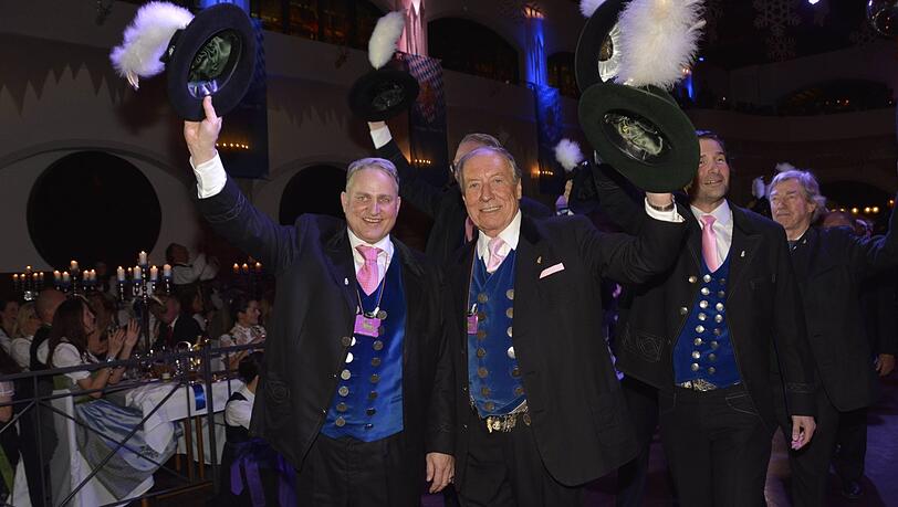 Hoch die Hüte: Christian Schottenhamel, Edi Reinbold (r.). Hoch die Hüte: Christian Schottenhamel, Edi Reinbold (r.).