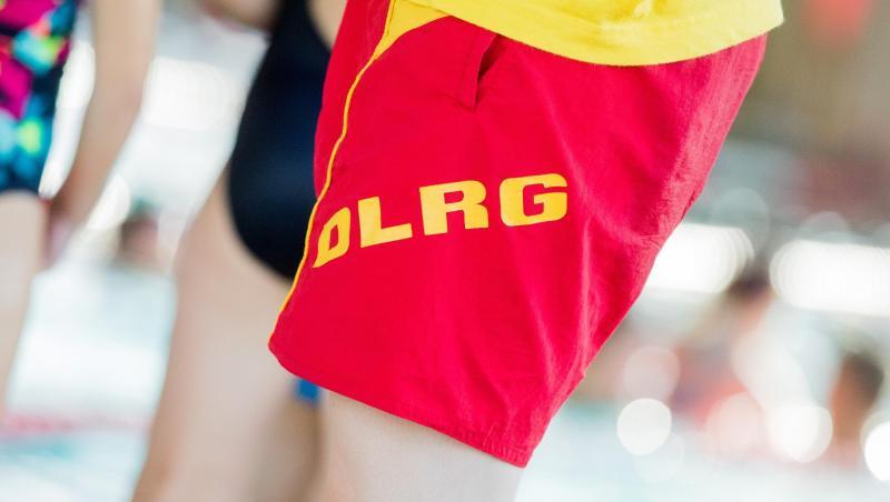 "Schwimmbäder machen dicht oder werden abgerissen" sagte DLRG-Sprecher Achim Wiese. Die, die noch stehen, seien häufig sanierungsbedürftig. "Schwimmbäder machen dicht oder werden abgerissen" sagte DLRG-Sprecher Achim Wiese. Die, die noch stehen, seien häufig sanierungsbedürftig.