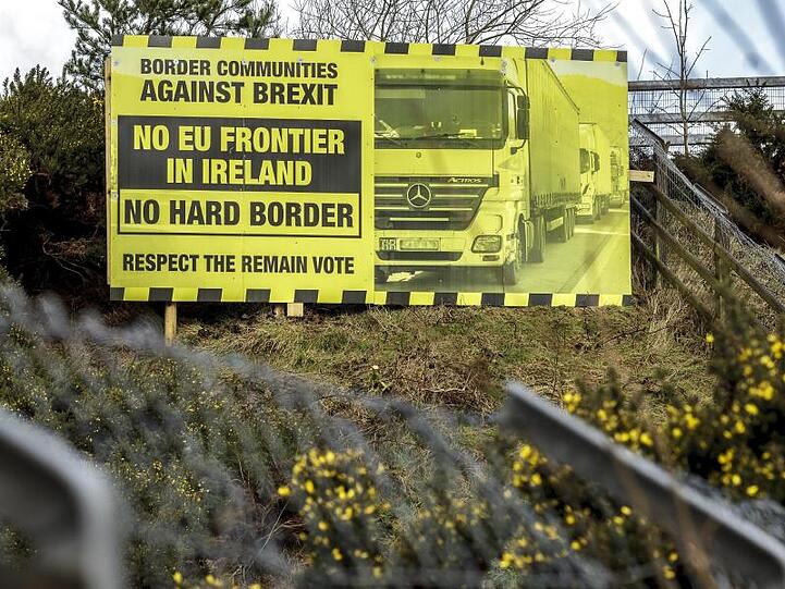 Protest gegen den Austritt Großbritanniens aus der EU an der Grenze zwischen Irland und Nordirland.