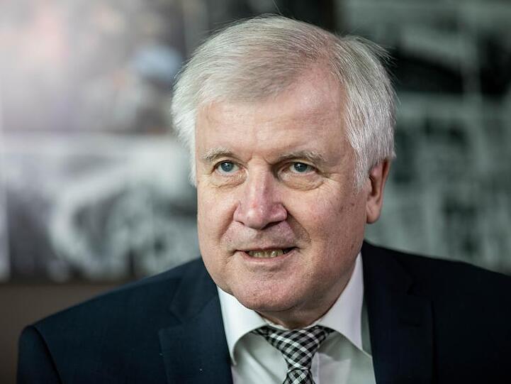 "Das Ziel ist, den Menschen die Möglichkeit zu geben, in ihrer Heimat zu leben", sagte Innenminister Horst Seehofer.