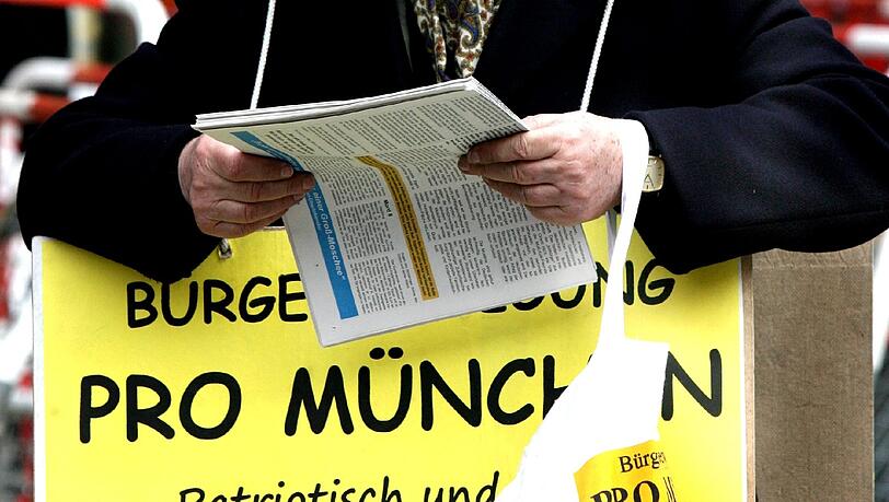 Werbeplakat und Unterschriftenschriften-Aktion der Gruppe "Pro München" Werbeplakat und Unterschriftenschriften-Aktion der Gruppe "Pro München"