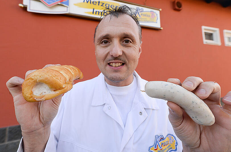 Metzgermeister Albert Kohlpaintner hat das Weißwurst-Stangerl erfunden.